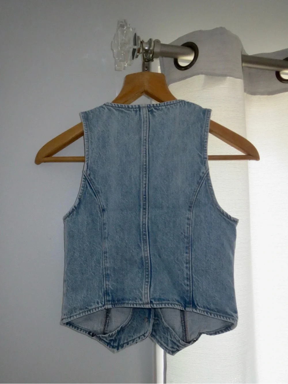 Aritzia Denim Forum The ‘90s Mia Denim Vest - 7 Yrs Bleu Taboo (High Demand!!) - Picture 2 of 8